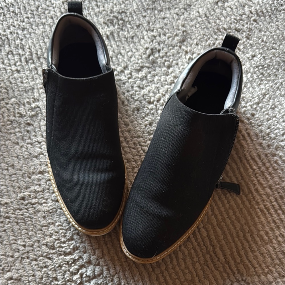Kelly & Katie Black Slip-On Flats with Textured Fabric